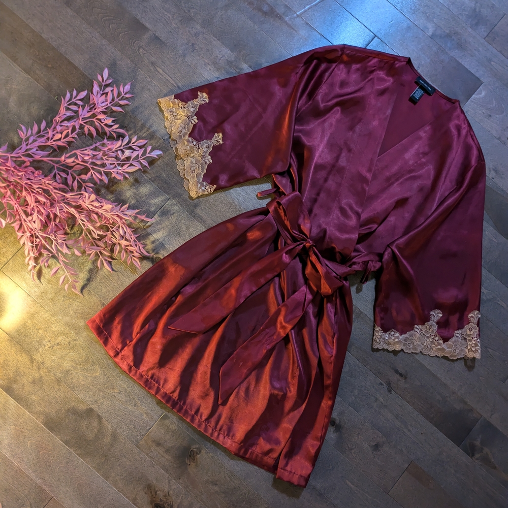 Jones New York Rich Red Satin Robe with Lace Accents